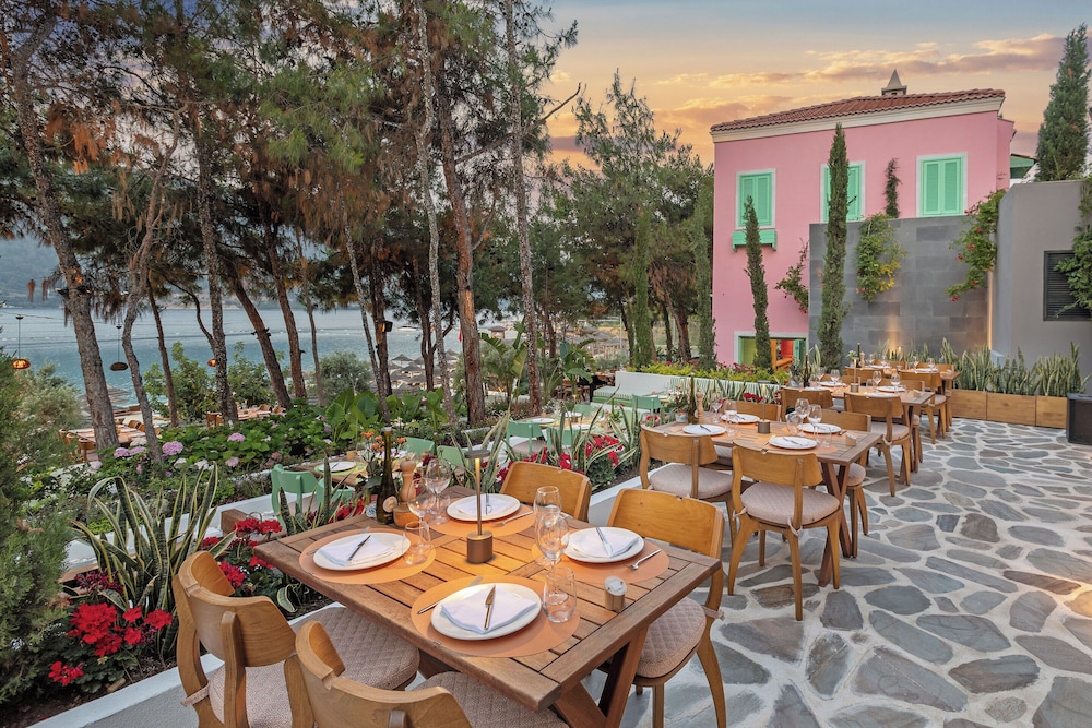 Titanic Luxury Collection Bodrum 59/74