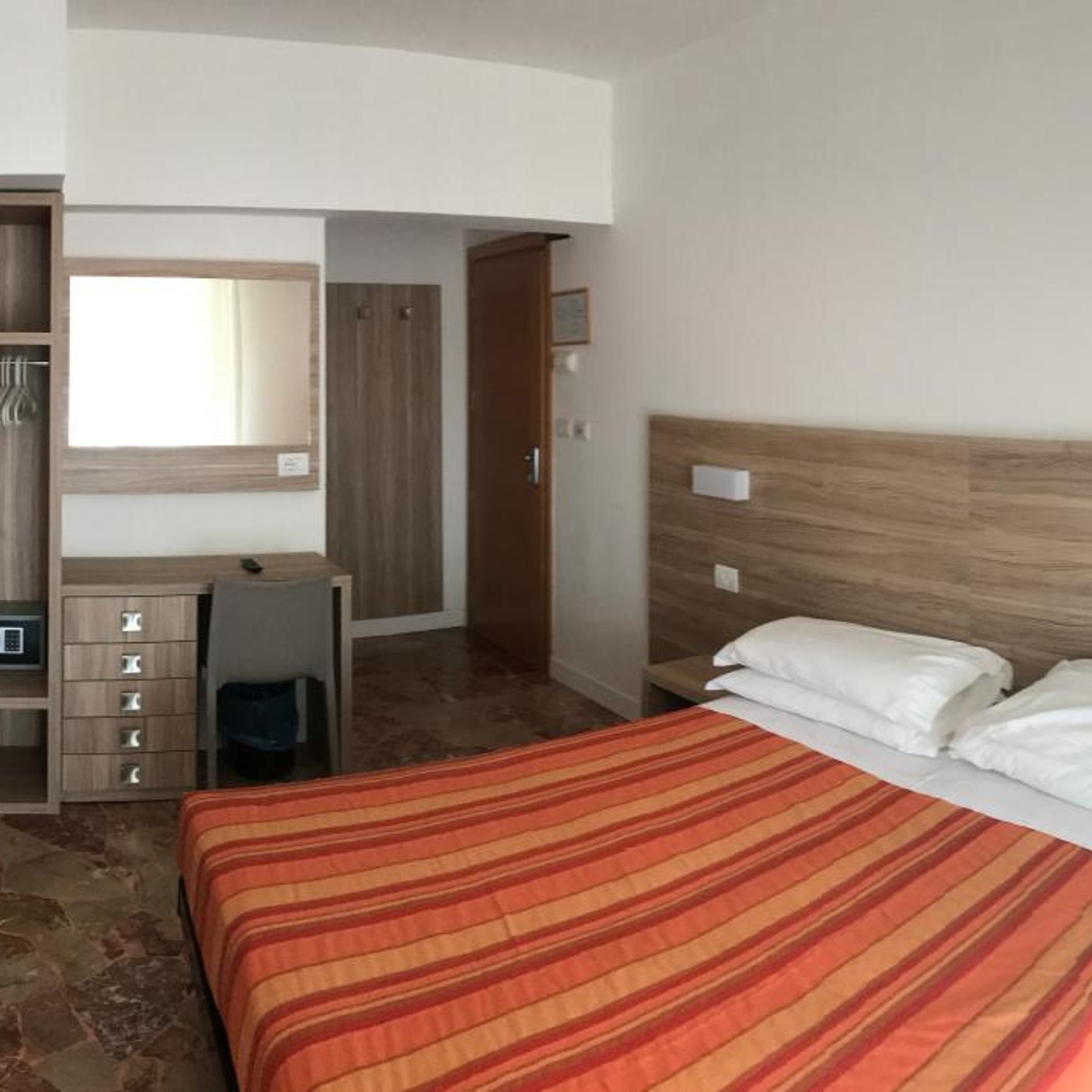 Hotel Lotus 20/50