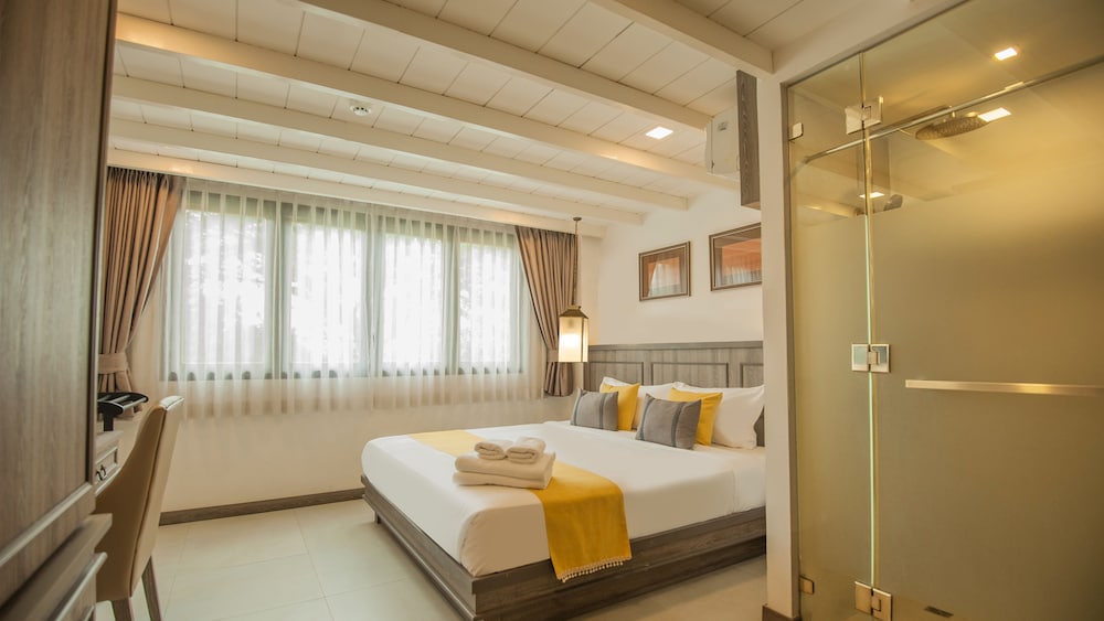 B2 Riverside Premier Hotel 14/22