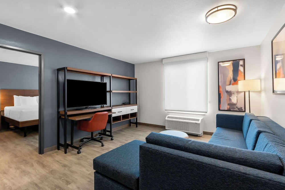 Everhome Suites Glendale Sports & Entertainment District 27/47