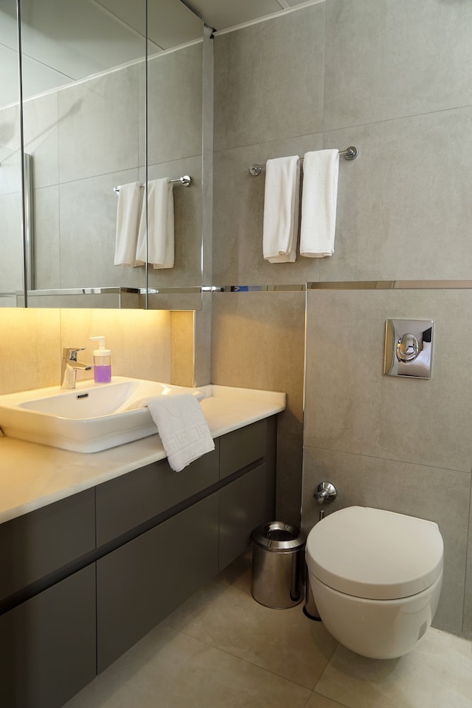 Mene Suites 30/33