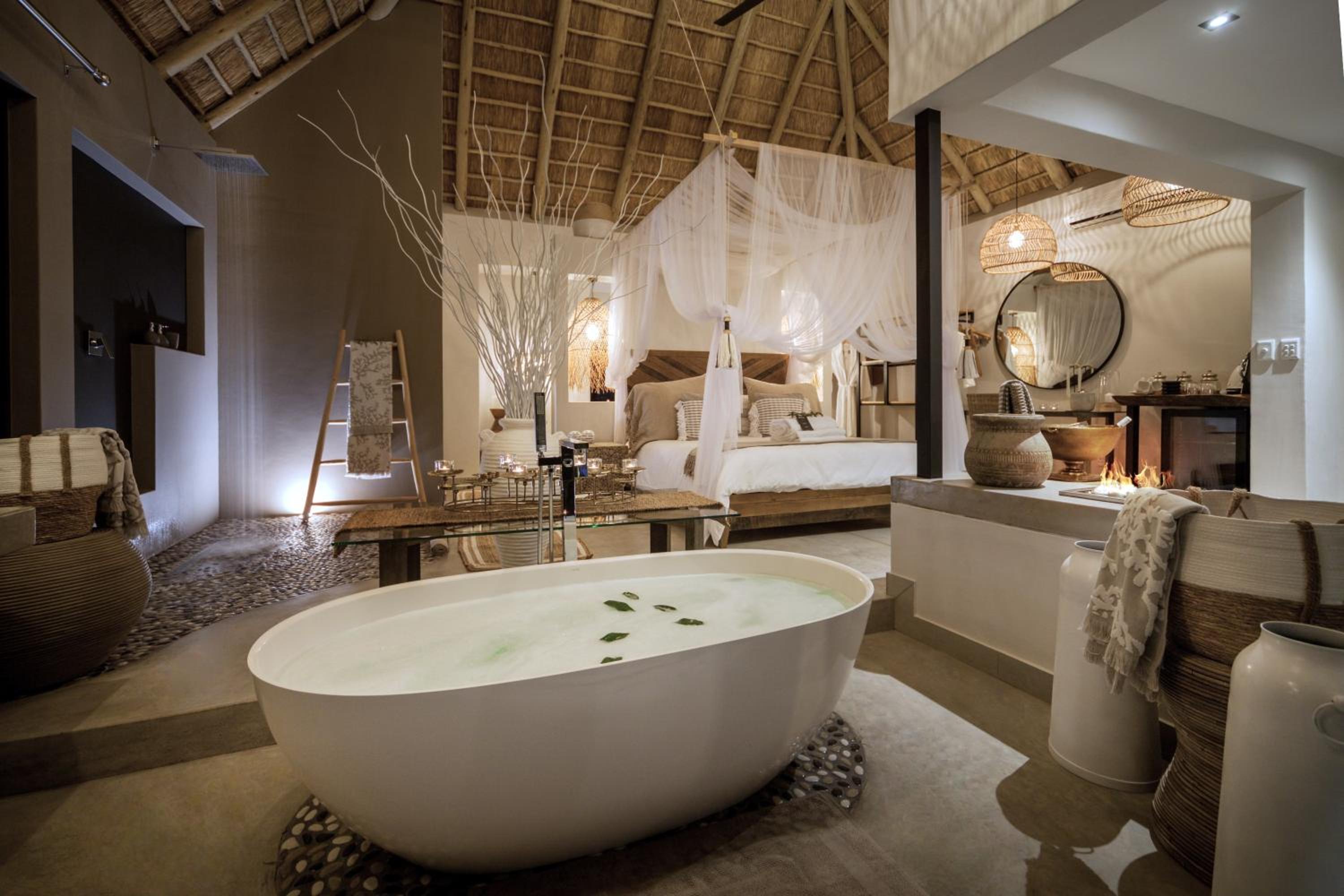 Suite, King Bed, African Flair Boutique Safari Lodge 8/10