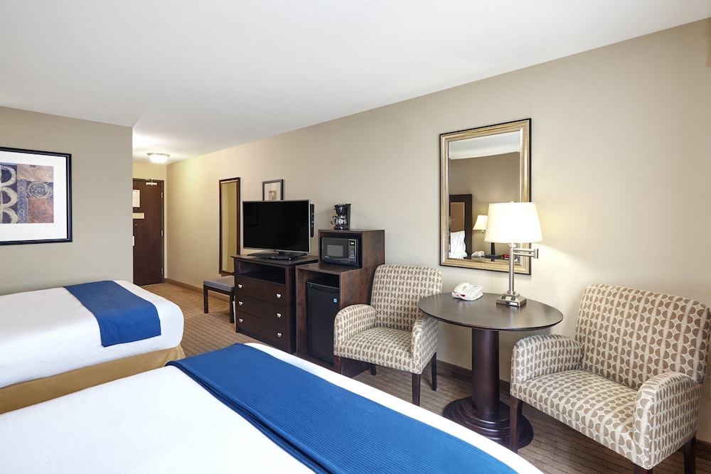 Holiday Inn Express Hotel And Suites Madison Verona 25/58
