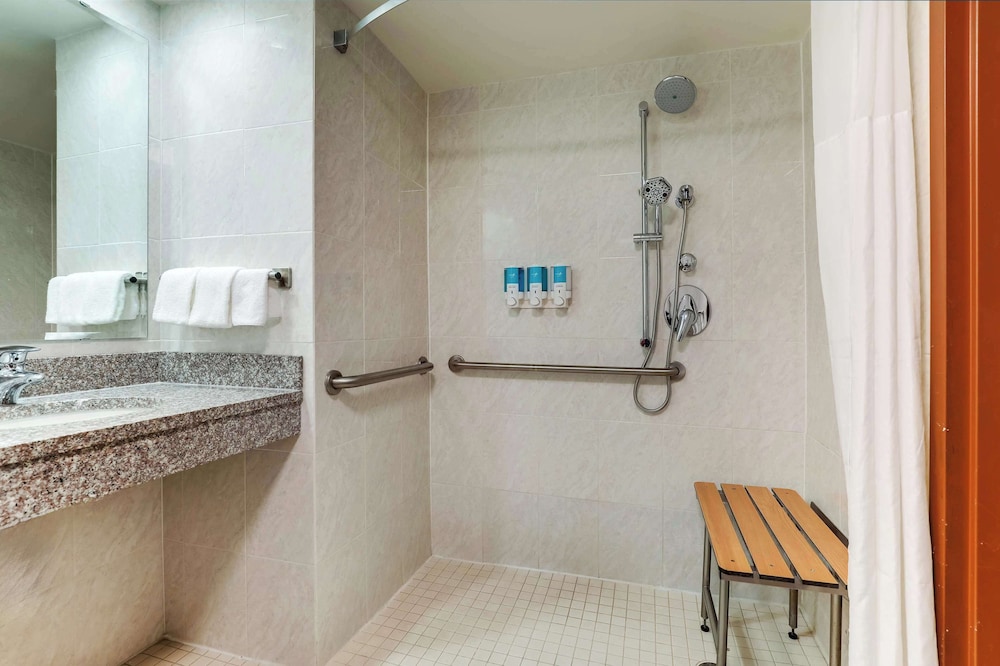 Drury Inn and Suites Birmingham Lakeshore Drive 49/50