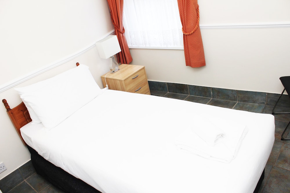 Brentwood Guest House Hotel 7/50