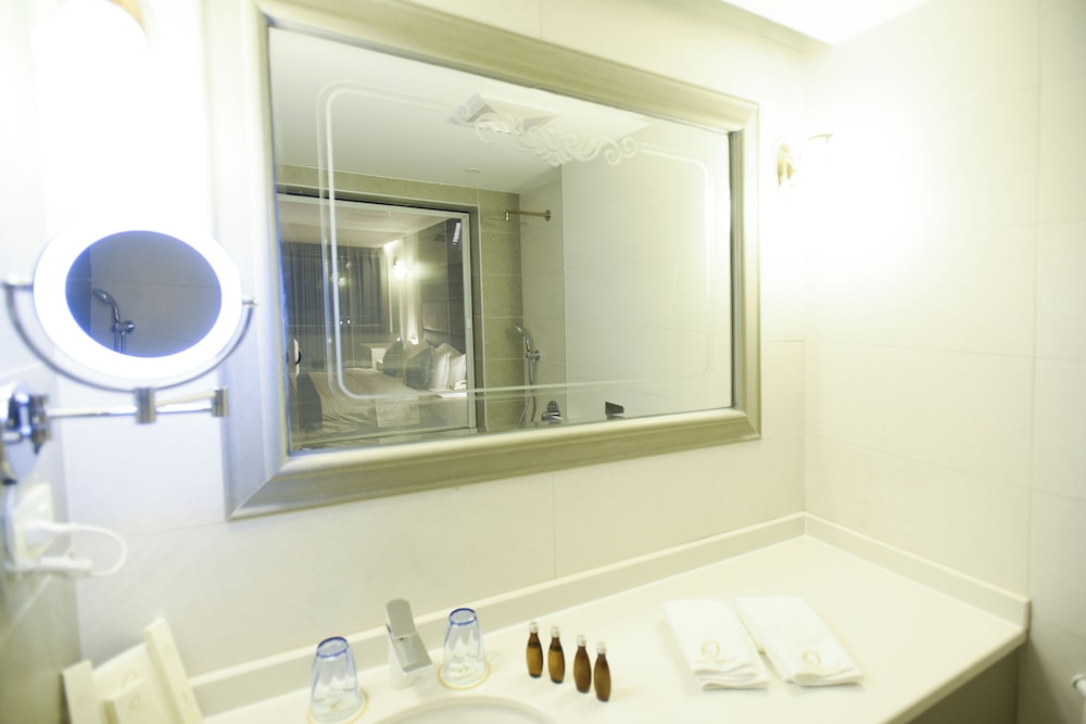 OPAL HOTEL 48/50