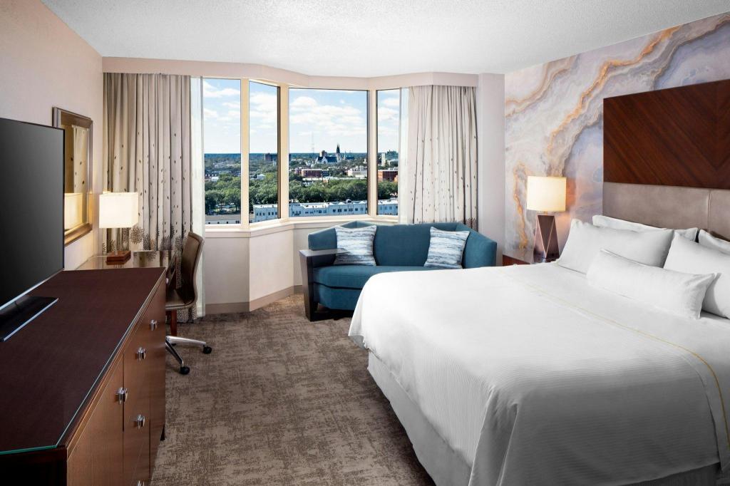 1 Bedroom, Hospitality, Suite, King Bed, River View, Parlor, Sofa