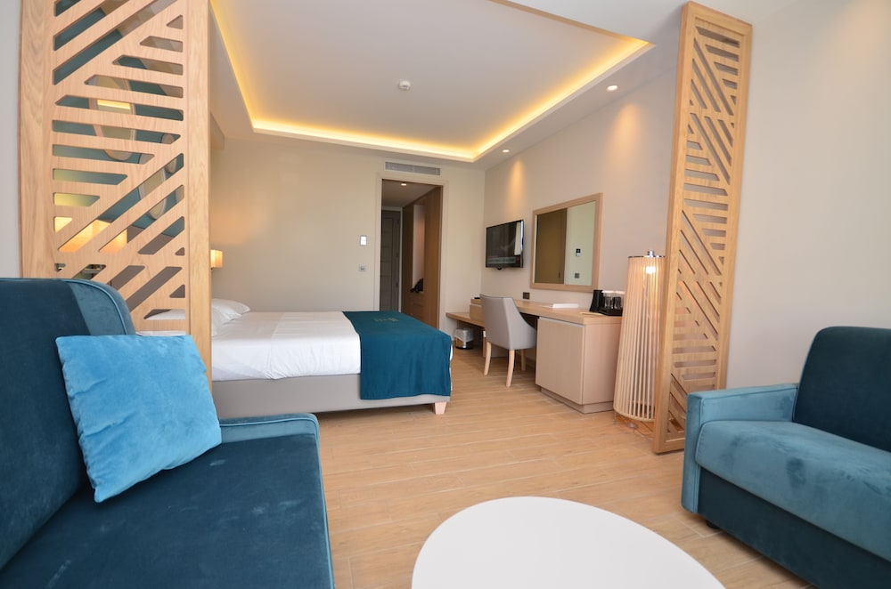Almyros Beach Resort & SPA 15/23