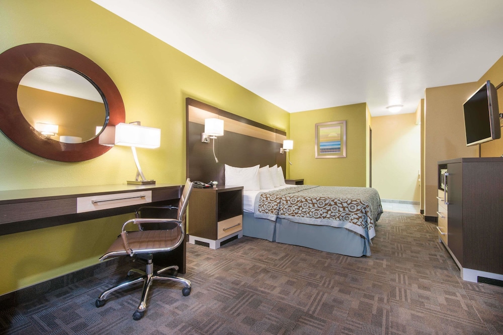 Days Inn By Wyndham Carlsbad Nm 27/65