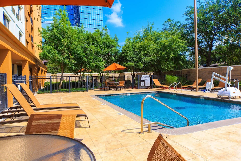 Courtyard By Marriott New Orleans Metairie 24/47