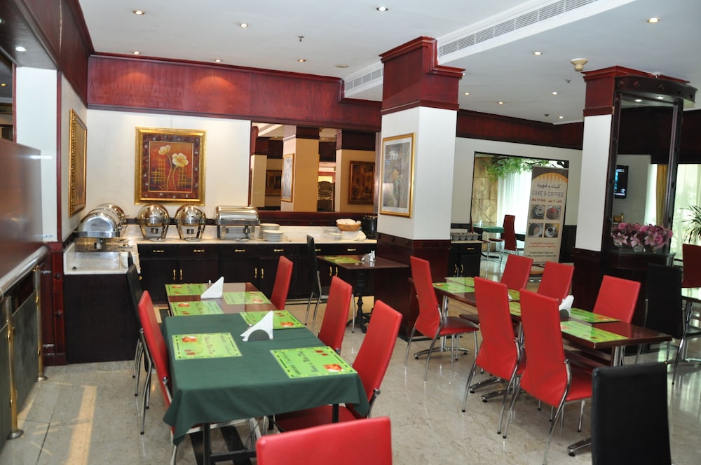 restaurant cafeteria