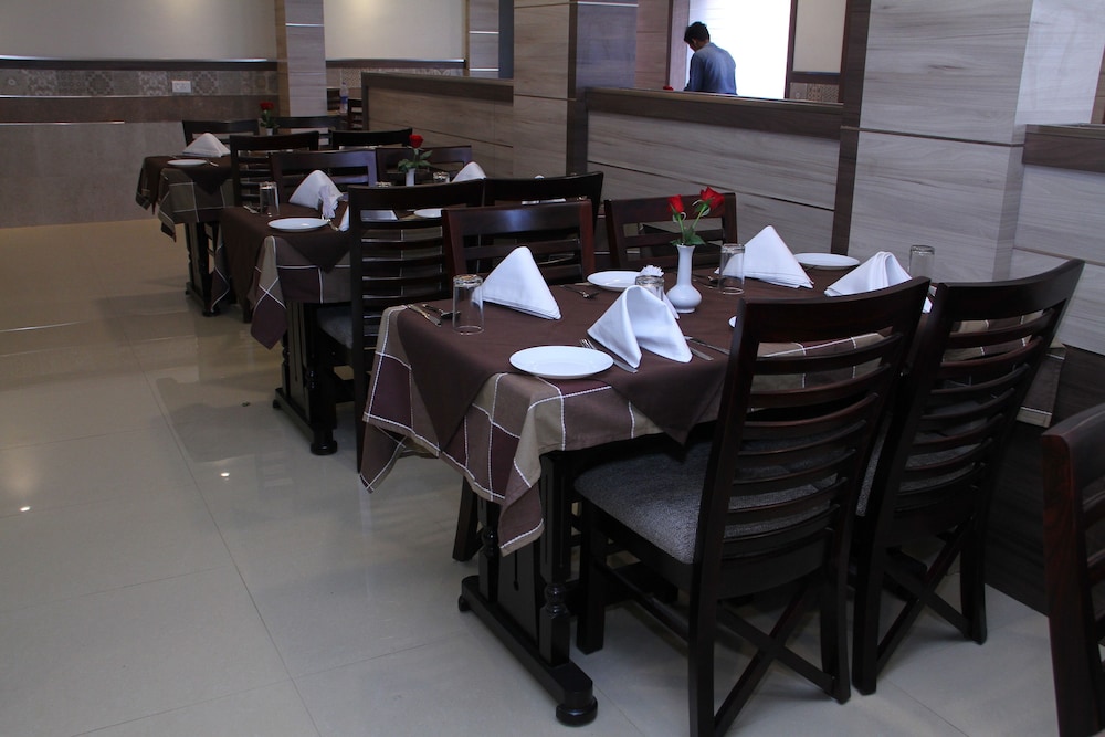 Hotel South Regency 24/34