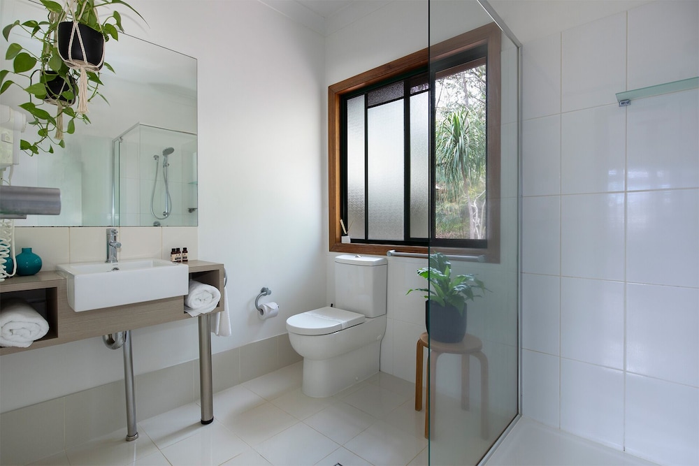 EUMARELLA SHORES NOOSA LAKE RETREAT 65/65