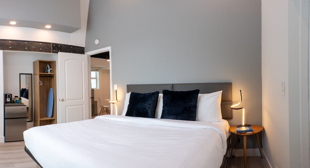 2 BEDROOMS, LOFT, SUITE