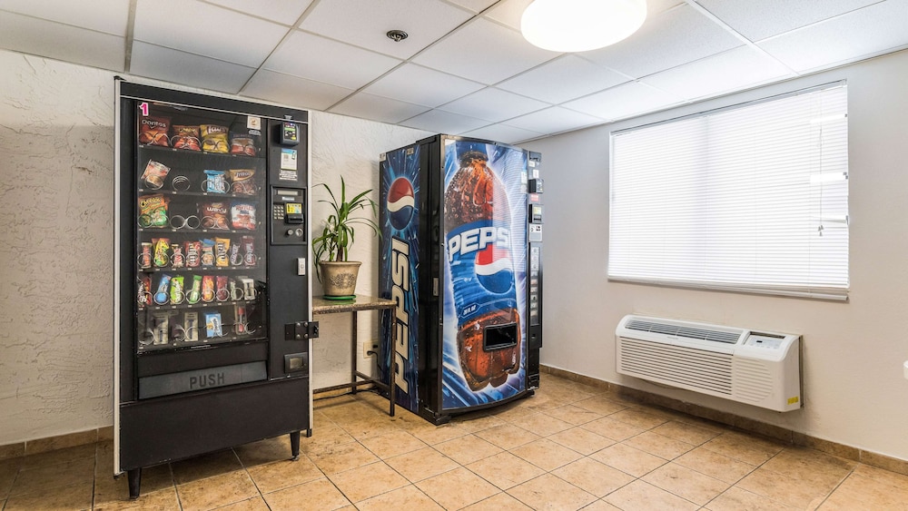 Motel6 Elk Grove Village, IL 8/44
