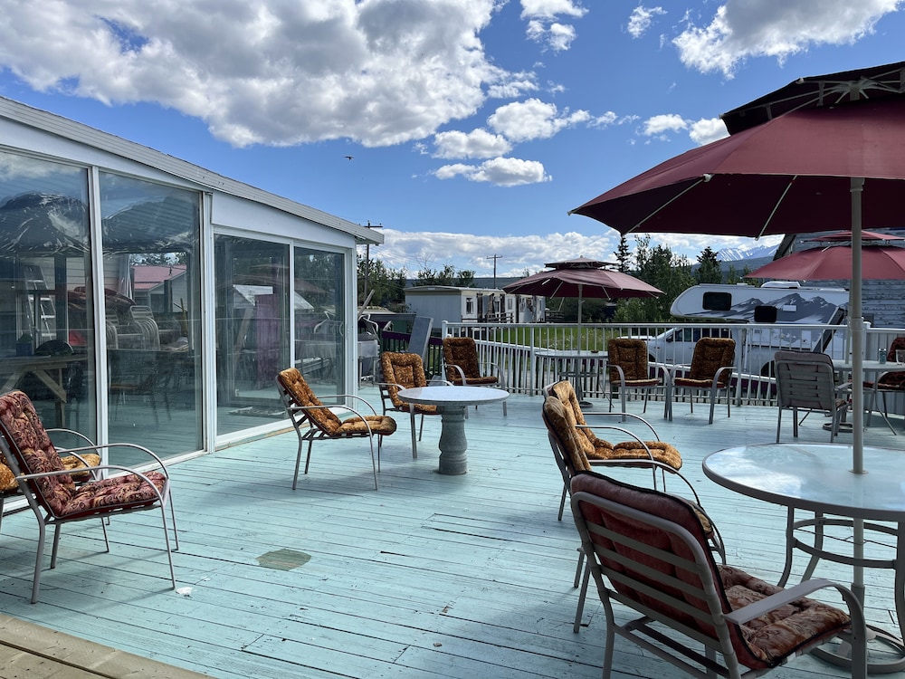 Kluane Park Inn 16/28