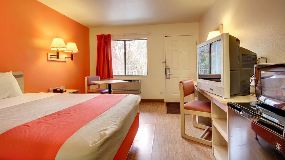 STANDARD, QUEEN BED, ACCESSIBLE