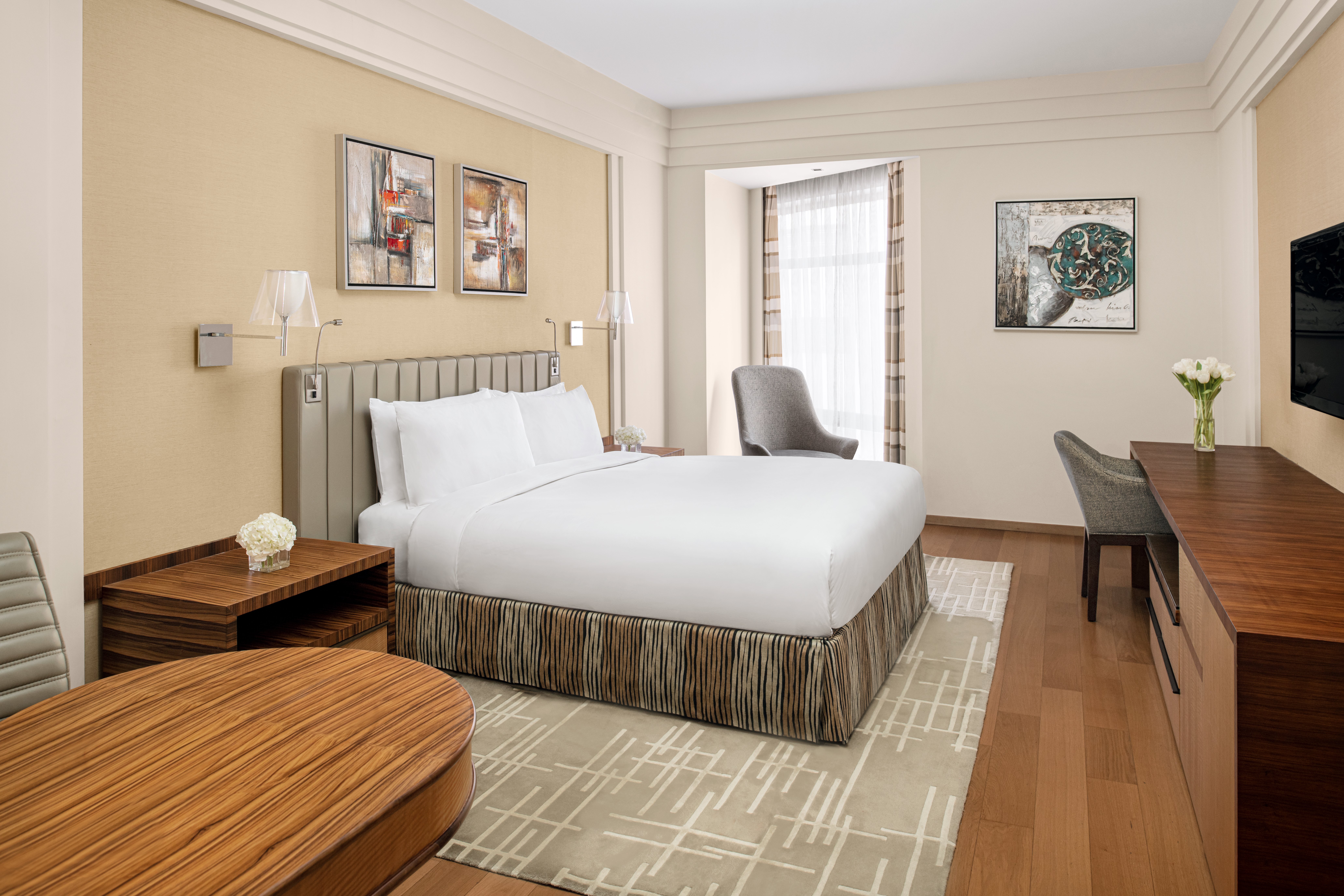 1 BEDROOM, SUITE, SMOKING