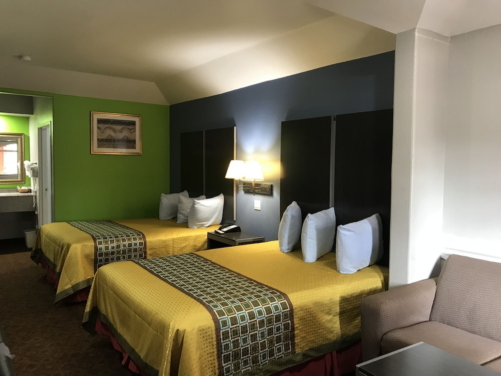 Camelot Inn Suites Veterans Memorial/Nw Houston 12/37