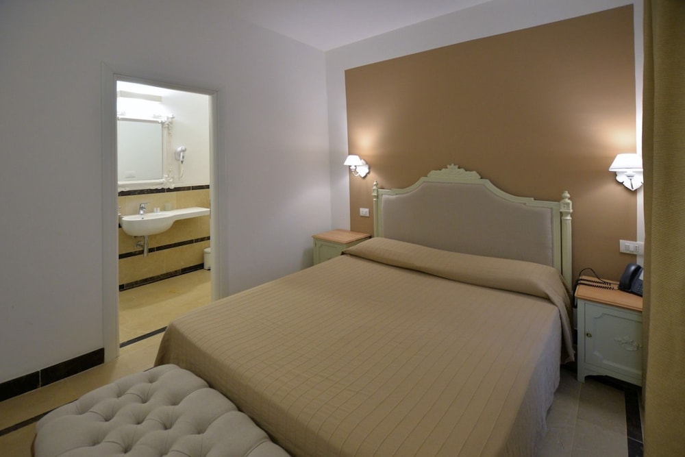 CLASSIC, DOUBLE OR TWIN BED