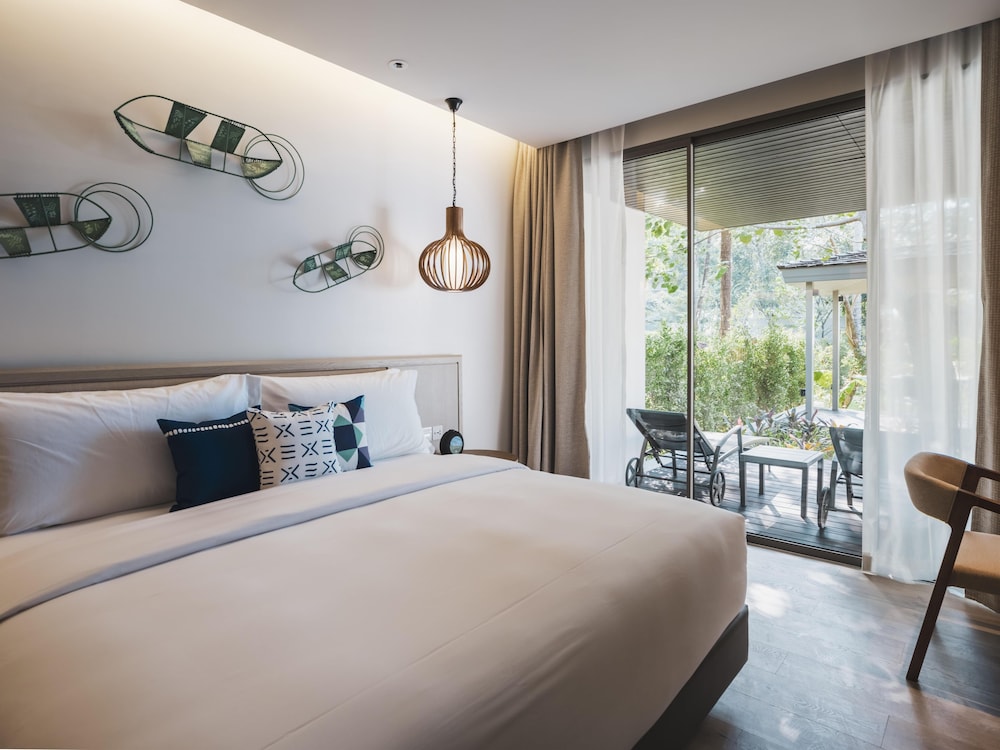 2 Bedrooms, Pool, Family, Suite, King and Twin Beds
