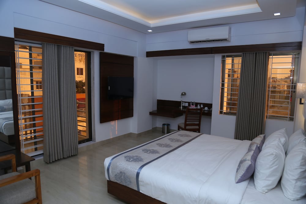 White Palace Hotel 24/61