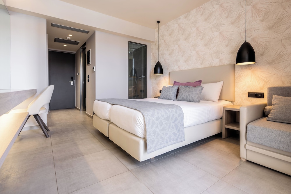 ROOM, TRIPLE