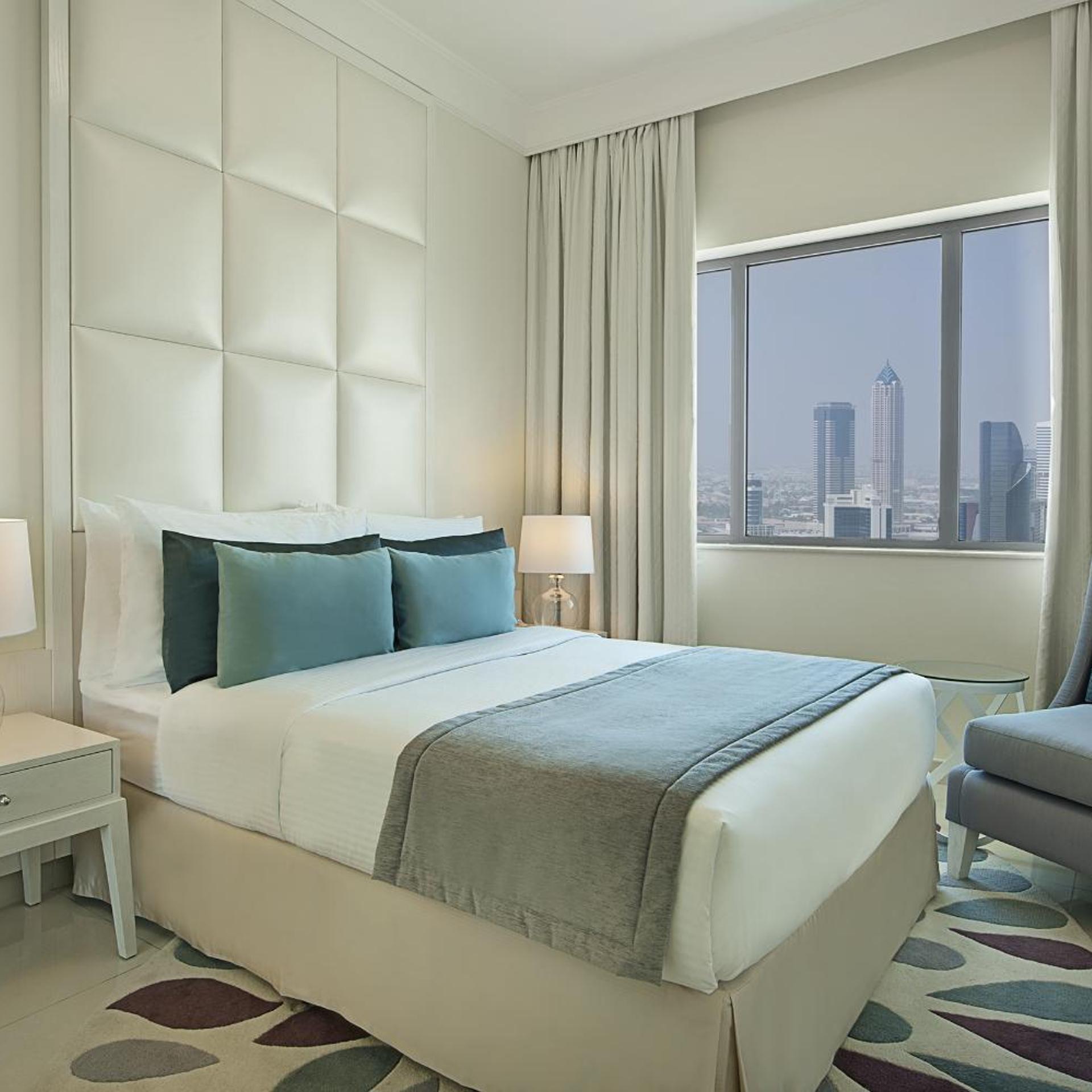 غرفة بإطلالة على المدينة بشرفة بـ3 غرف نوم بمطبخ صغير