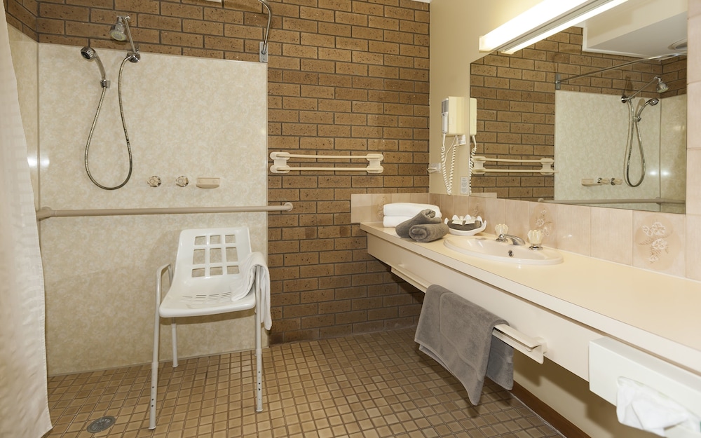 HEPBURN SPRINGS MOTOR INN 44/50