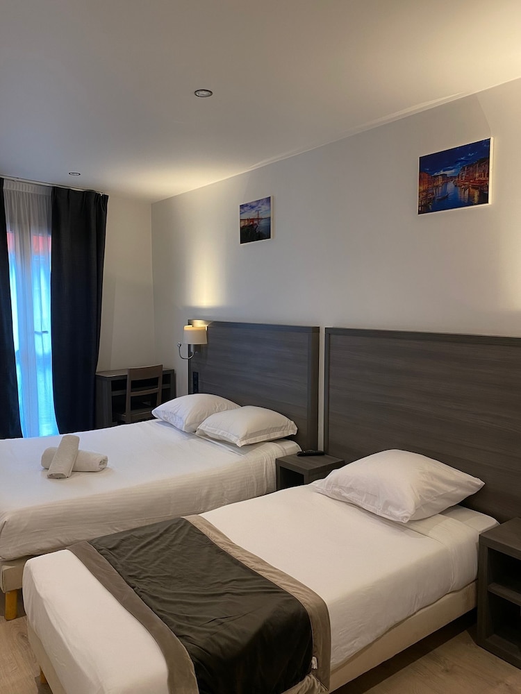 ROOM, TRIPLE