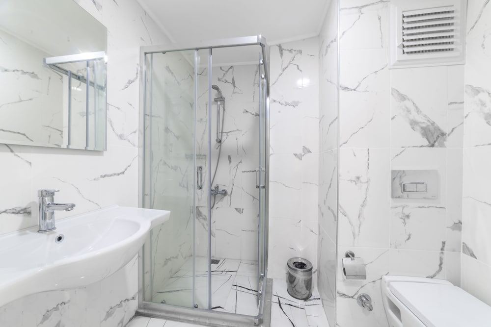 Cengiz Kaan Hotel 30/30