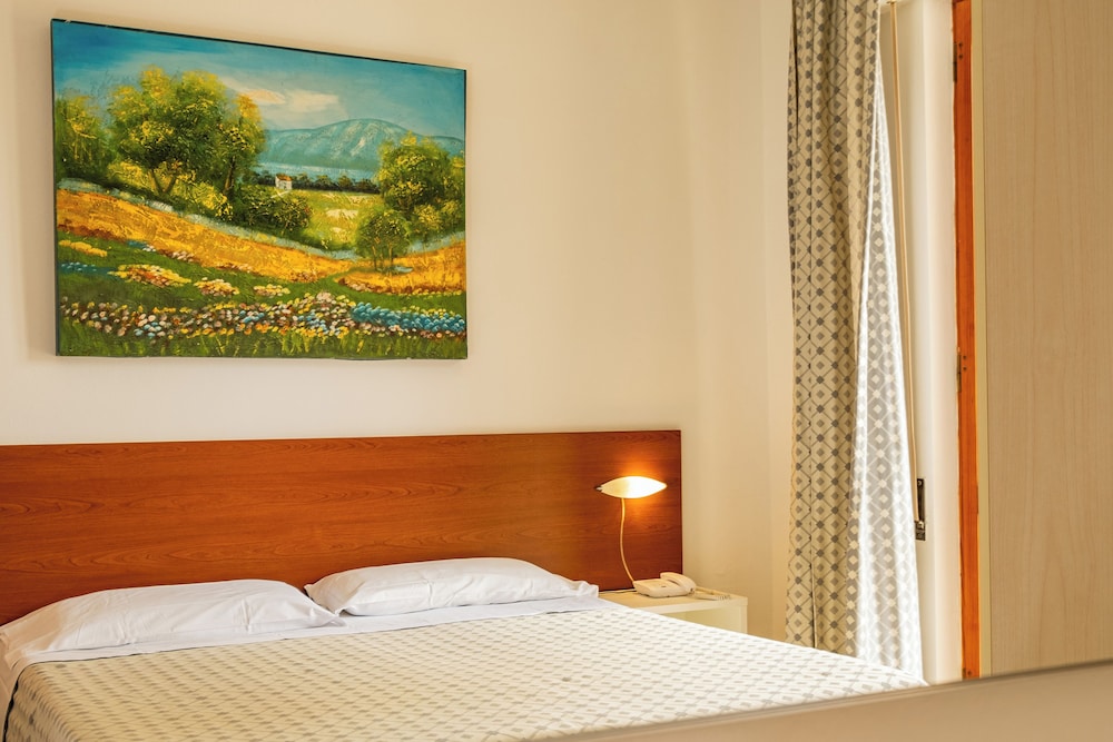HOTEL IL GABBIANO 6/25