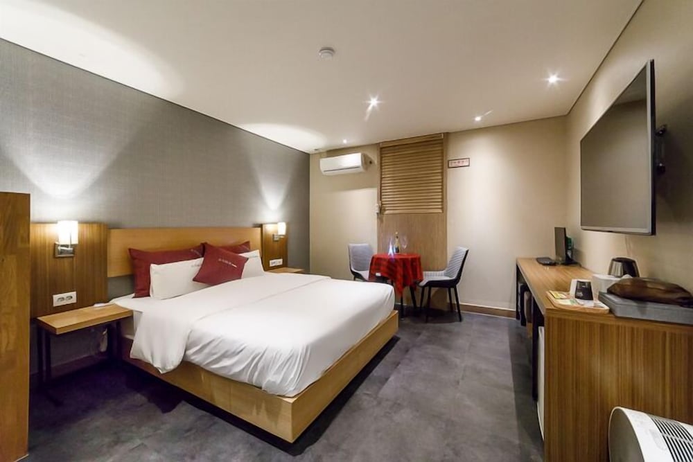 DELUXE, DOUBLE BED