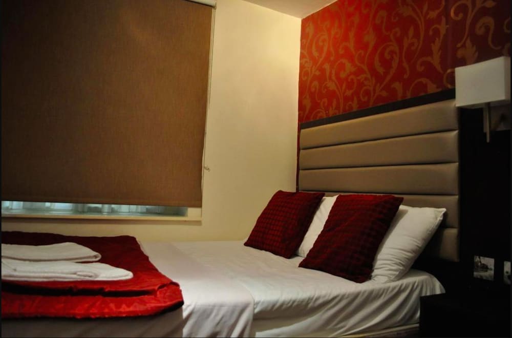 Goodwood Hotel 15/50