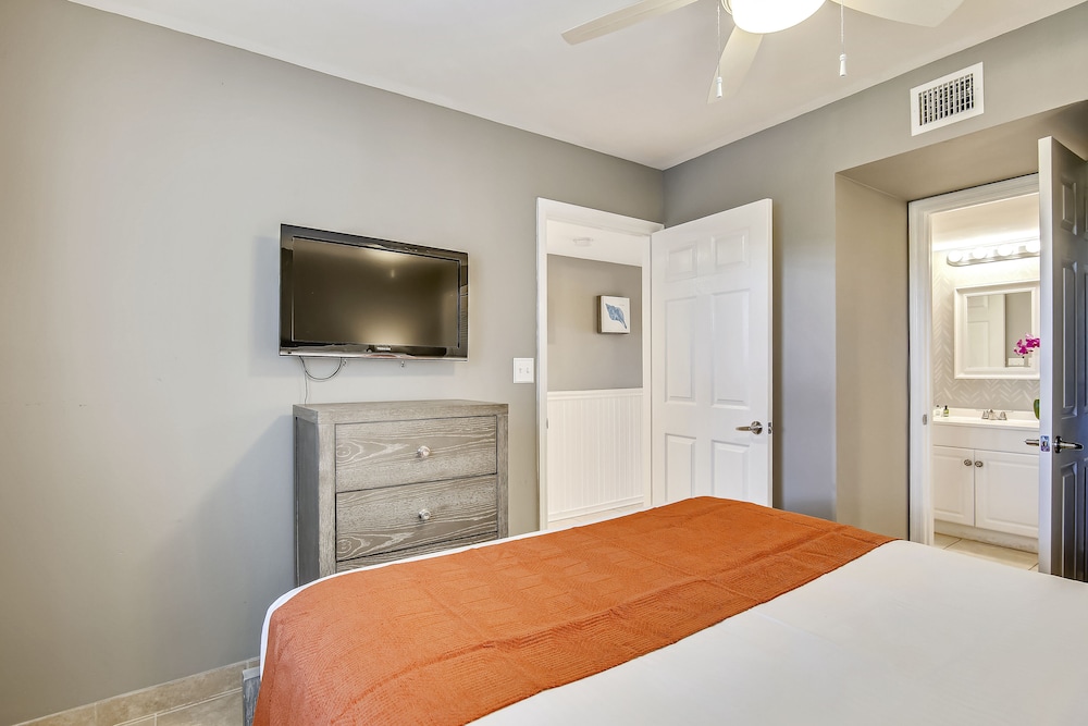 Ocean Pointe Suites Hotel 18/38