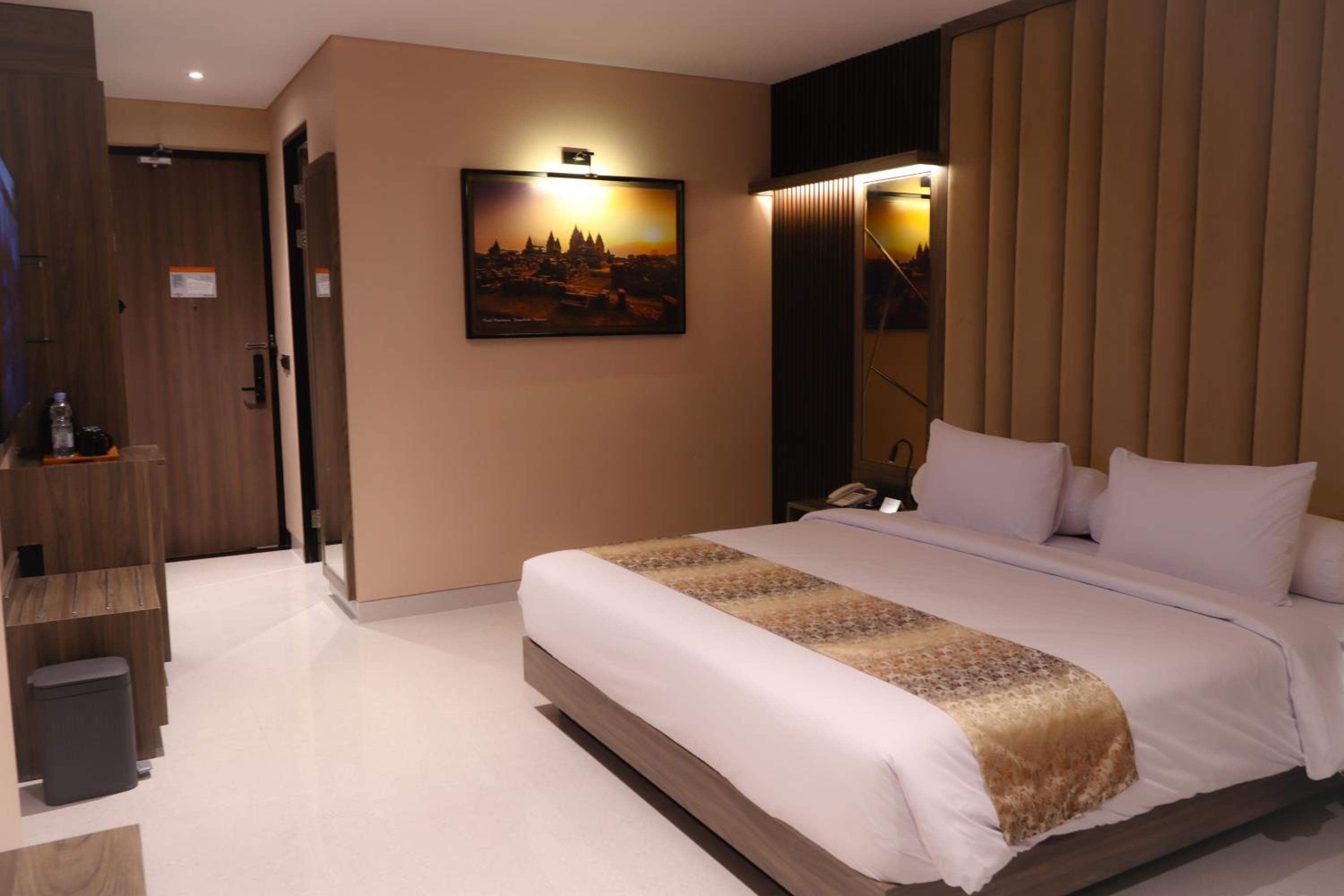 Eno Front One Hotel Semarang 12/46