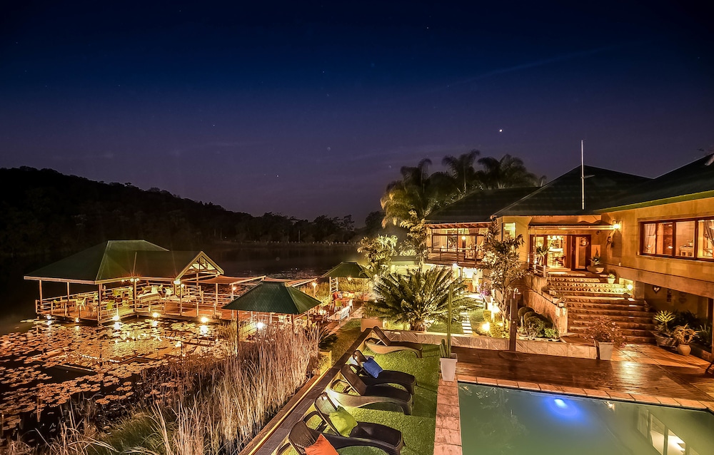 Bambuu Lakeside Lodge 2/50