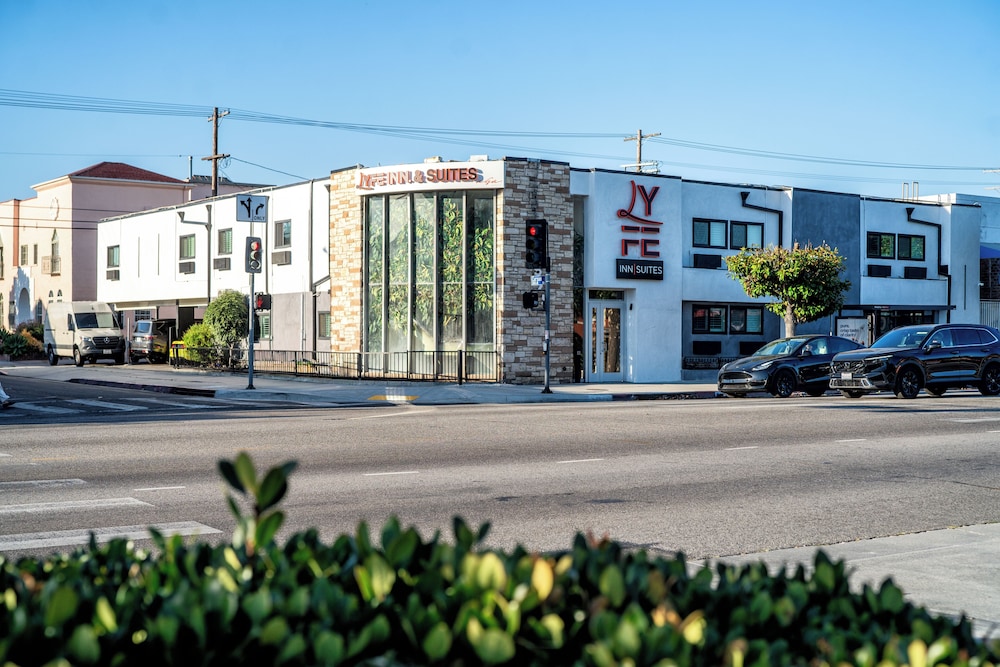 LYFE INN & SUITES by AGA - Beverly Hills 51/57