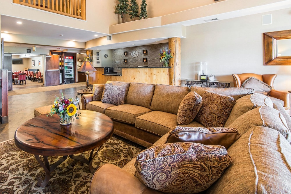 Comfort Suites At Evergreen Parkway 37/48