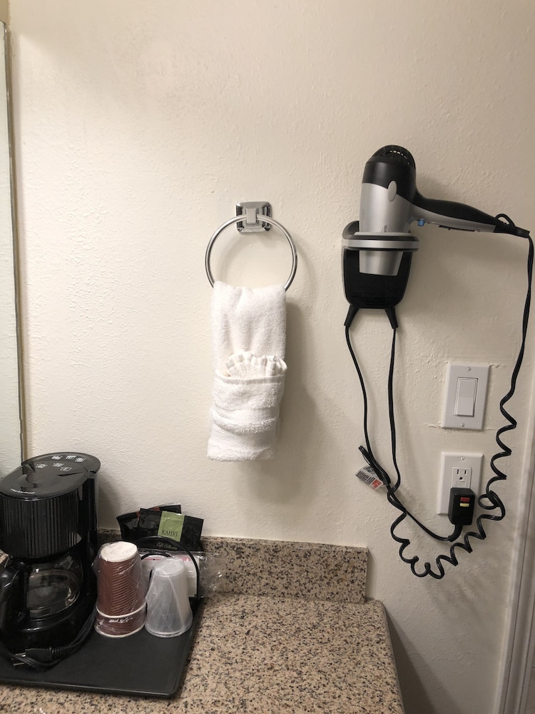 Lombard Plaza Motel 42/64