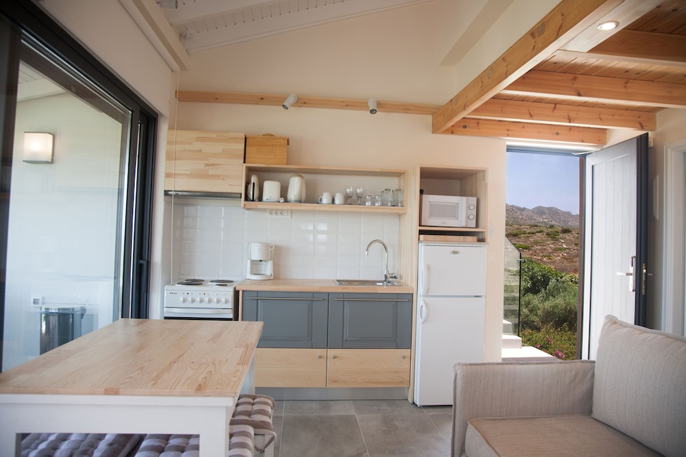 Artemis Village Apartments &amp; Studios 5/50