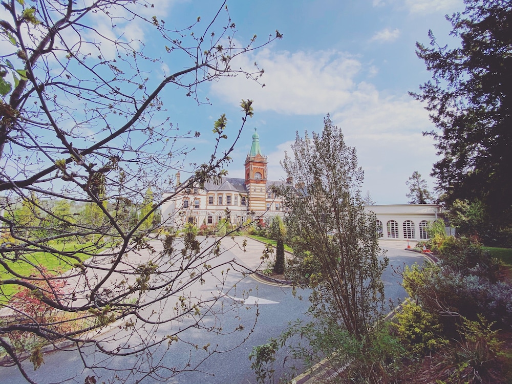The Lucan Spa Hotel 61/65