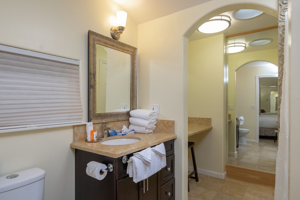 Vendange Carmel Inn and Suites 51/55