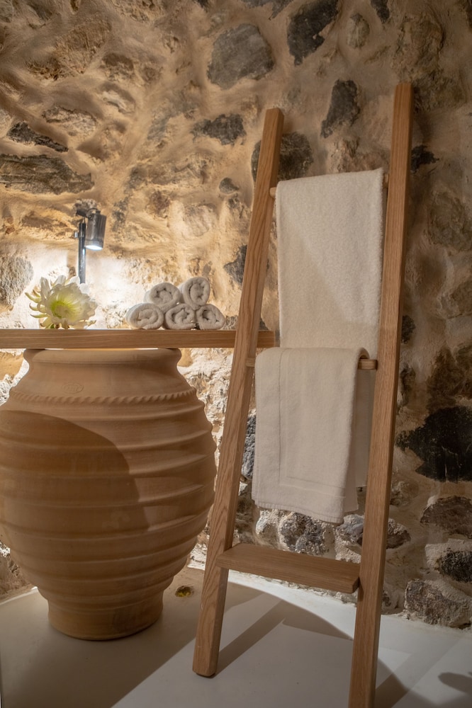 Nalas Cave Suite - Adults Only 25/50