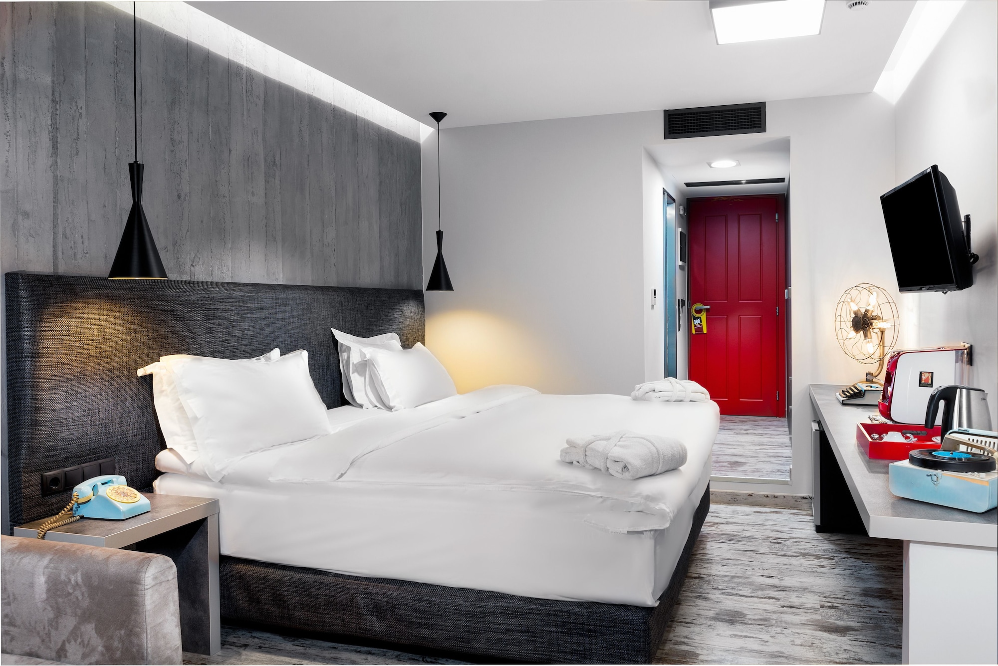 ROOM, QUADRUPLE