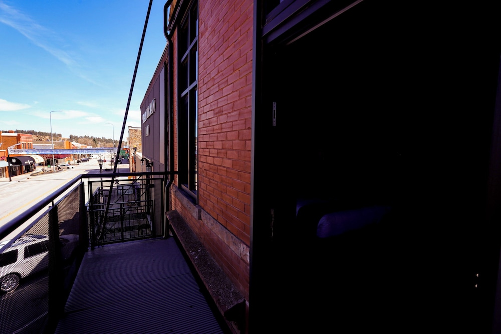 The Hotel Sturgis 4/50