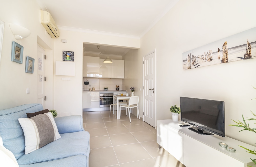 APARTAMENTOS THE OLD VILLAGE BY VILLAGE 4U 50/75