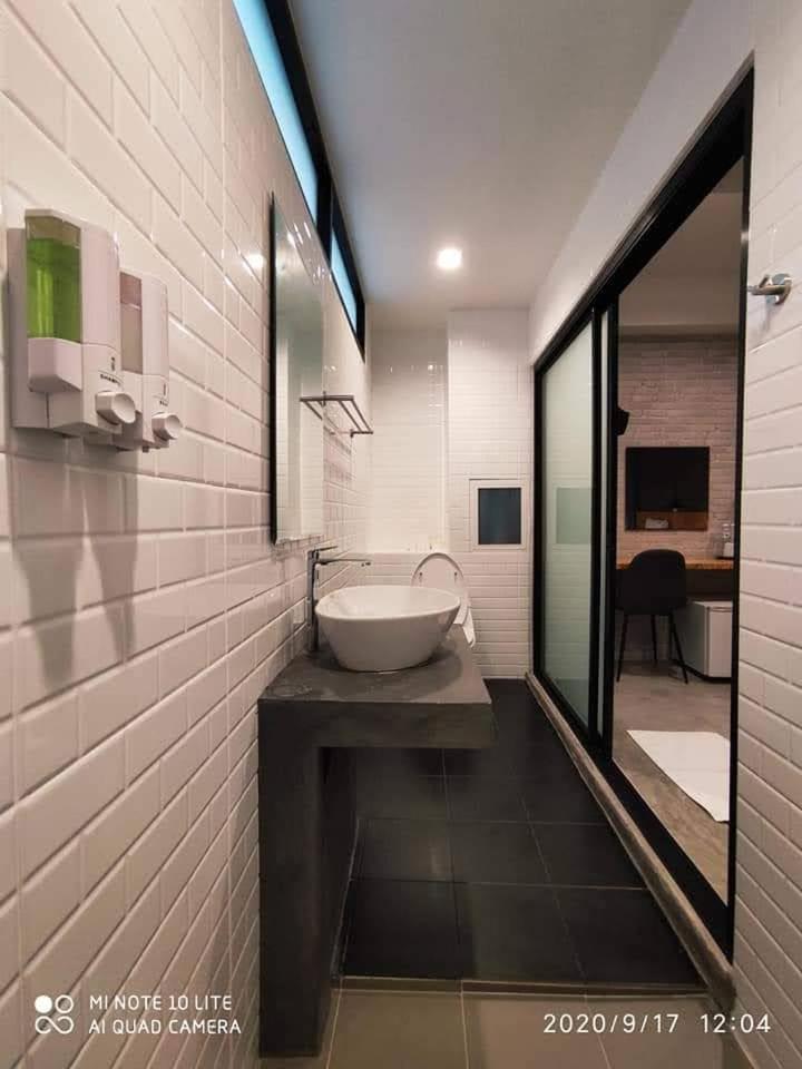 Modern Budget Hotel HatYai Thailand 45/46