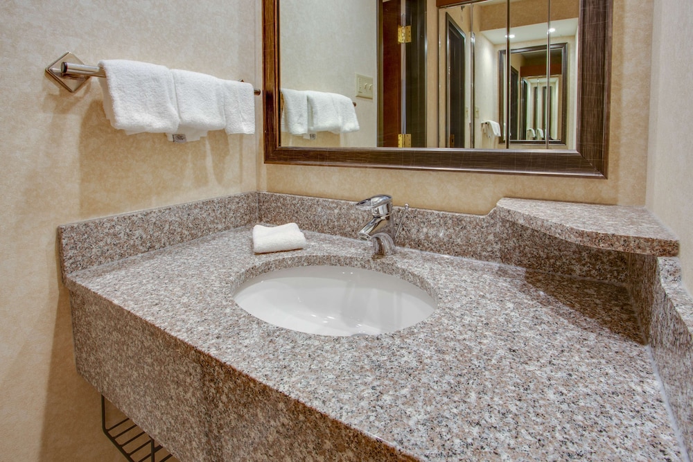 Drury Inn and Suites Terre Haute 30/32