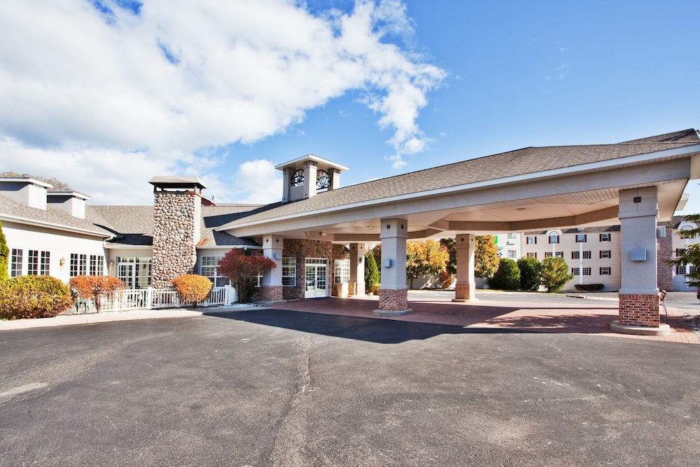 Holiday Inn Express St. Ignace-Lake Front 3/37